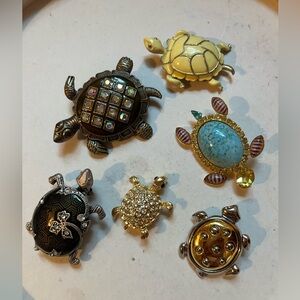 Turtle brooches (6)